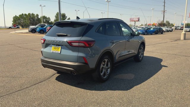 Used 2025 Ford Escape ST-Line w/ Tech Pack #1 AWD/4WD image 8
