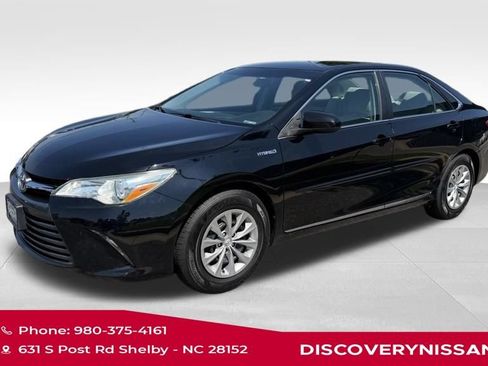 Used 2017 Toyota Camry LE FWD image 1
