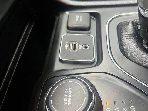 Used 2019 Jeep Cherokee Latitude Plus image 34