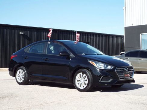 Used 2021 Hyundai Accent SE image 3