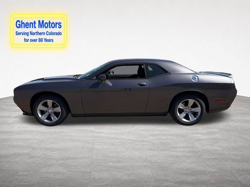 Used 2019 Dodge Challenger SXT RWD image 2