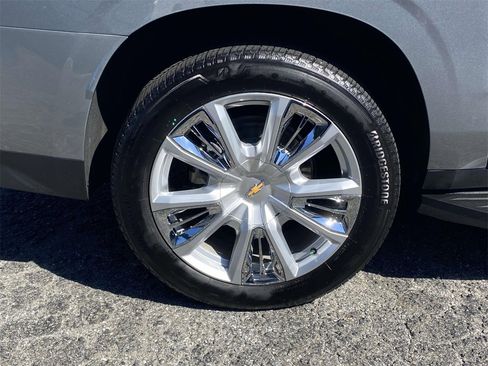 Used 2024 Chevrolet Suburban High Country w/ Advanced Technology Package image 8