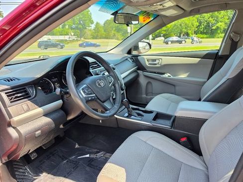 Used 2017 Toyota Camry SE FWD image 19