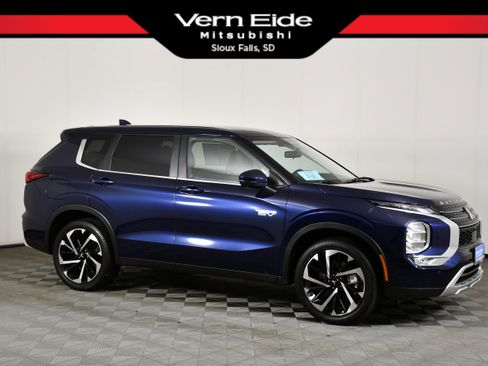 Used 2025 Mitsubishi Outlander SE AWD/4WD image 1