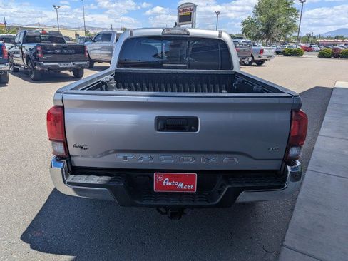 Used 2018 Toyota Tacoma TRD Off-Road AWD/4WD image 4