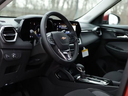 New 2026 Chevrolet TrailBlazer LT w/ LT Cold Weather Package FWD image 9