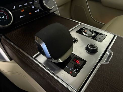 Used 2023 Land Rover Range Rover Long Wheelbase SE image 24