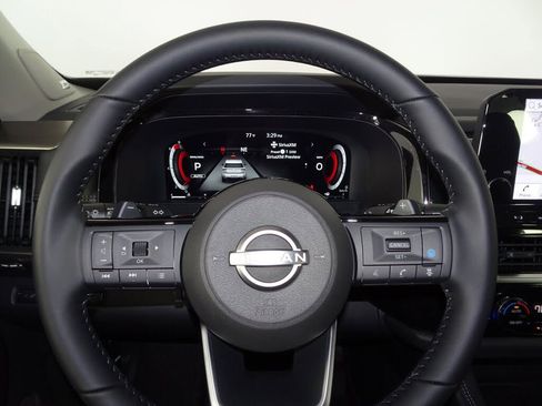 New 2025 Nissan Pathfinder Platinum image 17