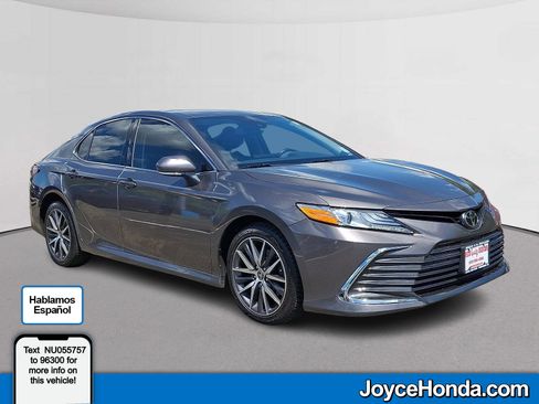 Used 2022 Toyota Camry XLE AWD/4WD image 1