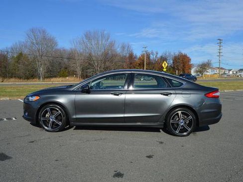 Used 2016 Ford Fusion SE w/ Equipment Group 202A image 5