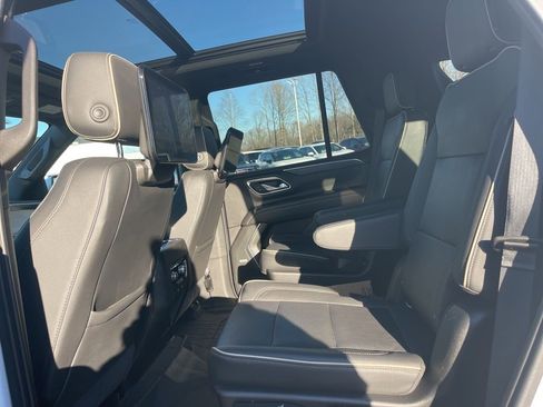 Used 2021 GMC Yukon SLT w/ SLT Luxury Plus Package image 14