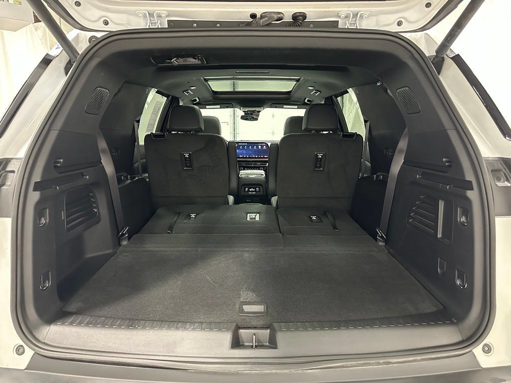 Used 2025 Chevrolet Traverse Z71 w/ Driver Confidence Package AWD/4WD image 47