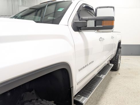 Used 2018 GMC Sierra 2500 Denali image 7