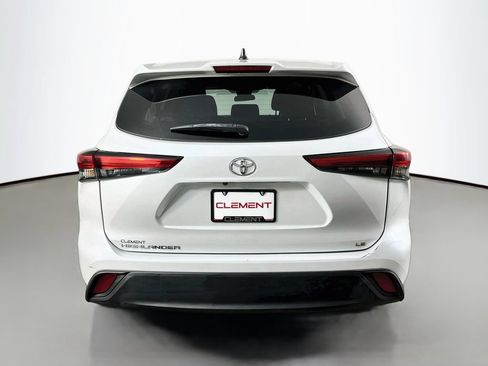 Used 2022 Toyota Highlander LE FWD image 8