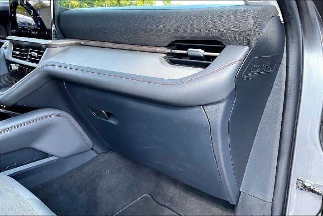 Used 2025 Ford Explorer Active RWD image 15
