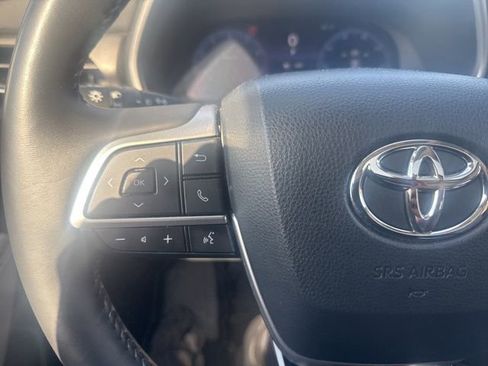 Used 2023 Toyota Highlander Limited image 18