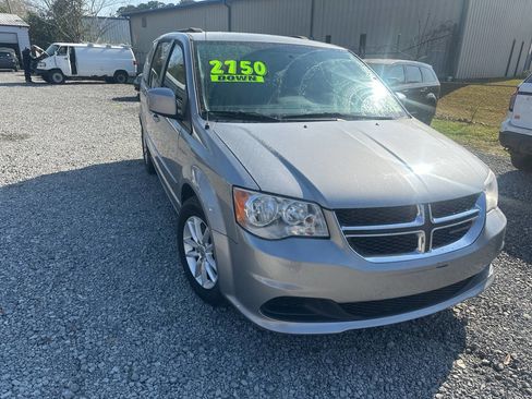 Used 2016 Dodge Grand Caravan SXT w/ UConnect Hands-Free Group image 1