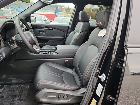 New 2025 Honda Pilot TrailSport image 9