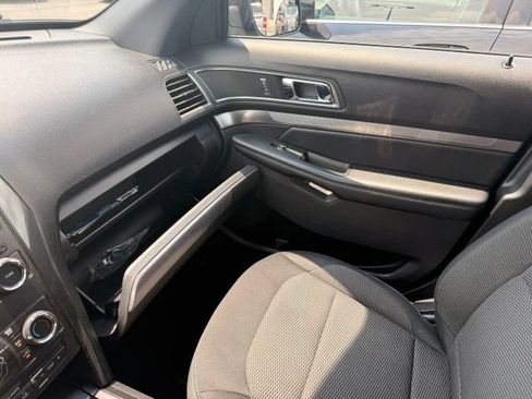 Used 2019 Ford Explorer XLT AWD/4WD image 26