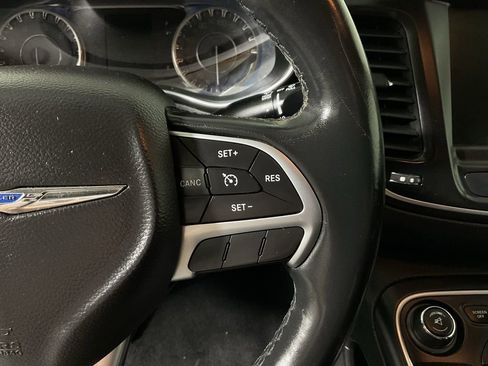 Used 2017 Chrysler 200 Limited Platinum image 28