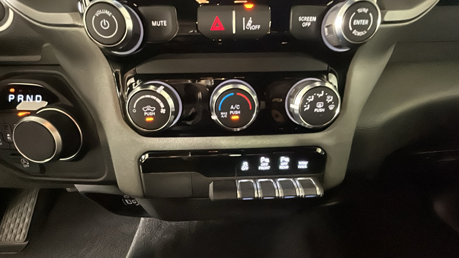 Used 2025 RAM 1500 Tradesman w/ Night Edition AWD/4WD image 27