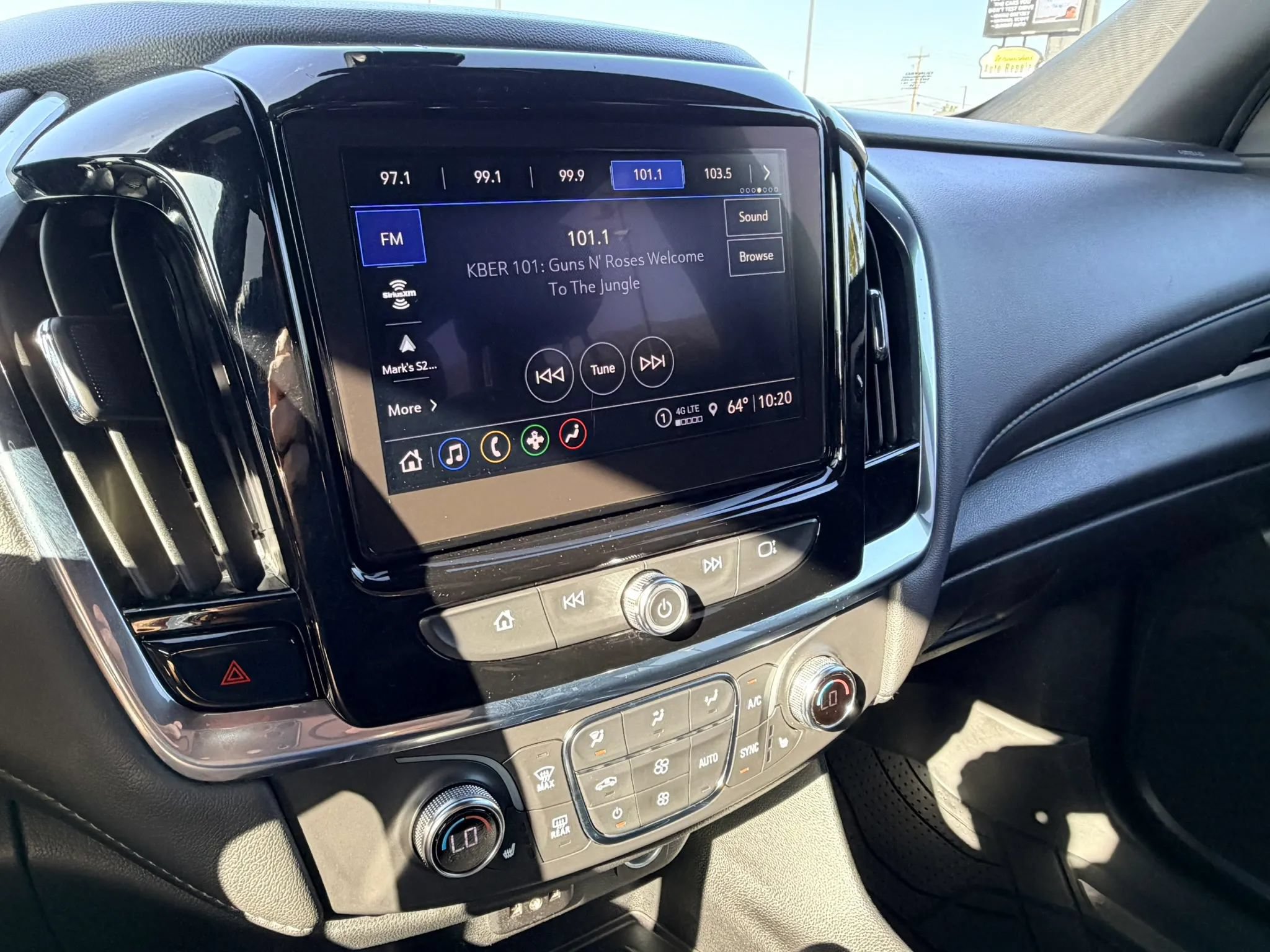 Used 2023 Chevrolet Traverse LT FWD image 18