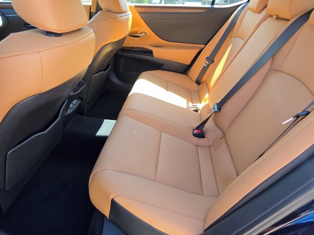 Used 2025 Lexus ES 350 w/ Premium Package FWD image 17