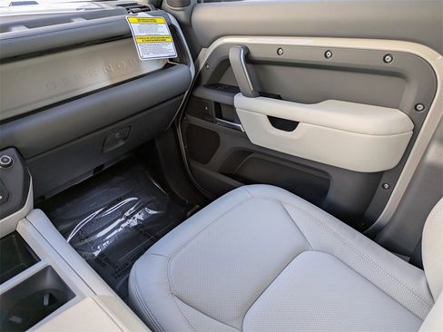 New 2026 Land Rover Defender 110 X-Dynamic SE image 17