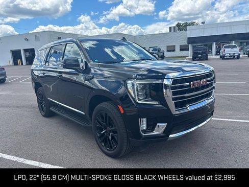 Used 2023 GMC Yukon SLT w/ SLT Premium Package AWD/4WD image 4