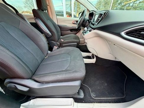 Used 2023 Chrysler Voyager LX FWD image 23