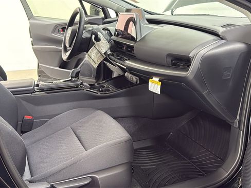 Certified 2025 Toyota Prius LE image 18