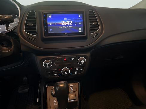 Used 2019 Jeep Compass Latitude AWD/4WD image 26