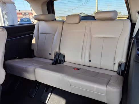 Used 2024 Ford Expedition XLT image 11