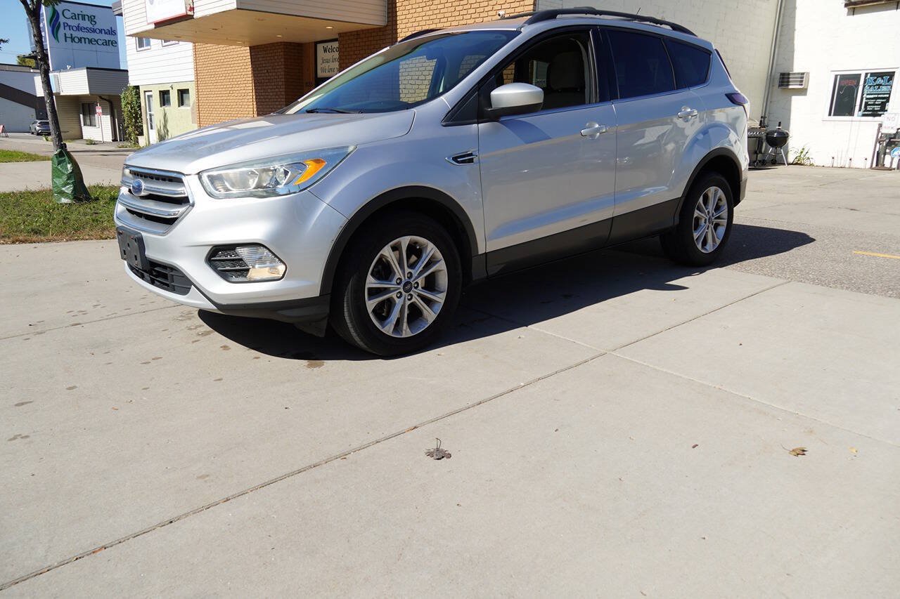 Used 2017 Ford Escape SE w/ Equipment Group 201A AWD/4WD image 2