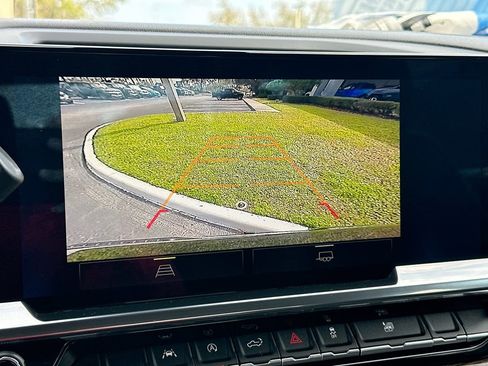 Used 2024 Chevrolet Silverado 1500 LT image 14