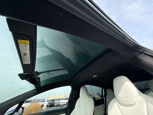 Used 2018 Tesla Model X 75D image 23