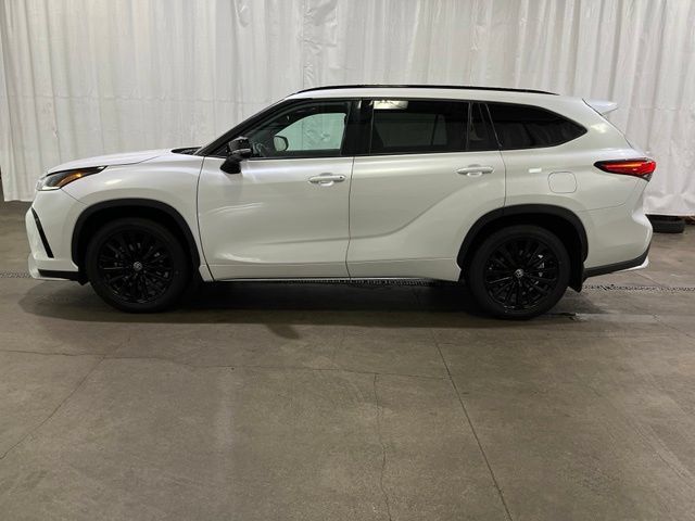 Used 2023 Toyota Highlander XSE AWD/4WD image 7