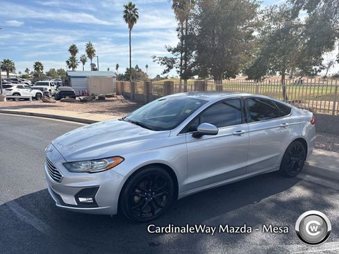 Used 2019 Ford Fusion SE w/ Equipment Group 151A image 2