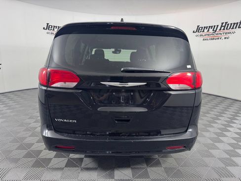 Used 2024 Chrysler Voyager LX FWD image 7