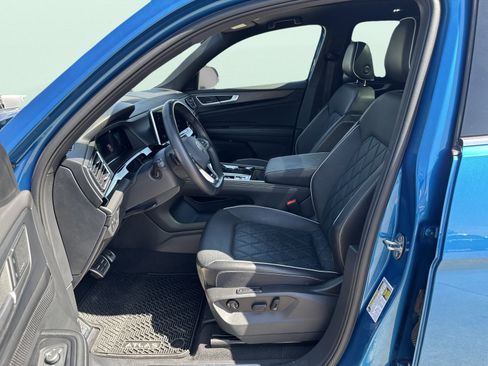 Used 2024 Volkswagen Atlas Cross Sport SEL Premium R-Line image 4