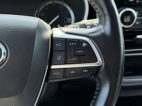 Used 2021 Toyota Highlander XLE image 10