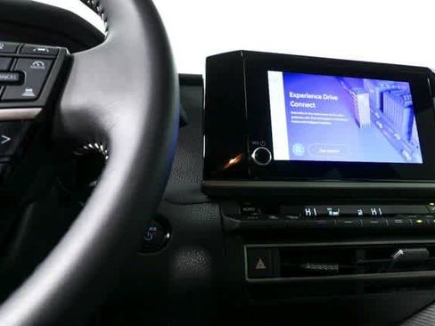 Used 2025 Toyota Camry SE image 12