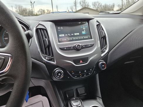 Used 2016 Chevrolet Cruze LT image 18