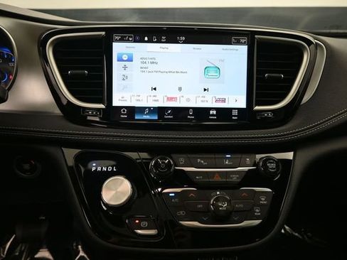 Used 2024 Chrysler Pacifica Touring-L w/ S Appearance Package FWD image 12