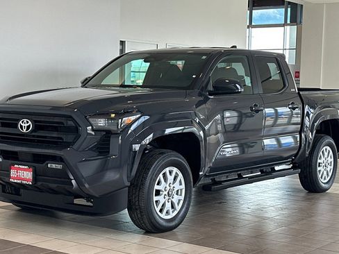 Certified 2025 Toyota Tacoma SR5 image 8