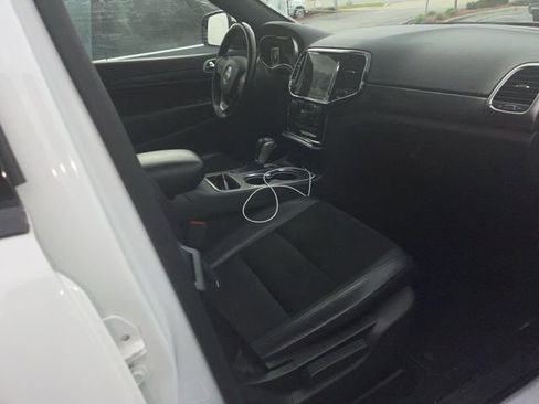 Used 2020 Jeep Grand Cherokee Altitude AWD/4WD image 3