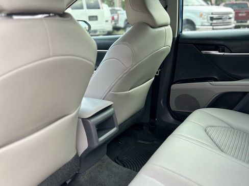 Used 2020 Toyota Camry SE image 14