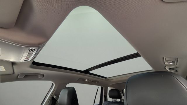 Used 2020 Volkswagen Tiguan SE w/ Panoramic Sunroof Package FWD image 19