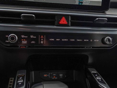 Certified 2025 Kia Sorento SX image 16