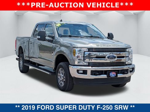 Used 2019 Ford F250 Lariat w/ Lariat Value Package AWD/4WD image 3